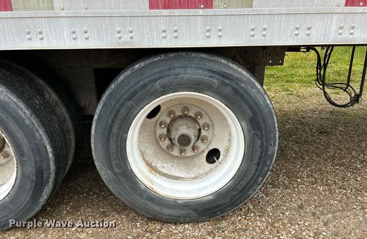 image for item EK8110 2001 Utility VS2DG dry van trailer