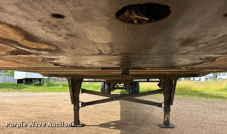 image for item EK8111 2005 Utility VS2DC dry van trailer