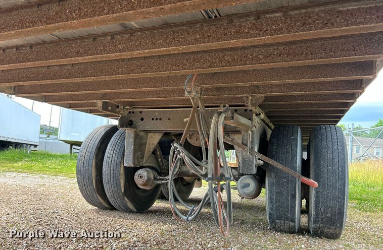 image for item EK8111 2005 Utility VS2DC dry van trailer