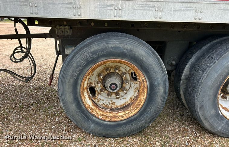 image for item EK8111 2005 Utility VS2DC dry van trailer