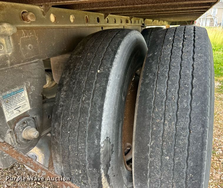 image for item EK8111 2005 Utility VS2DC dry van trailer