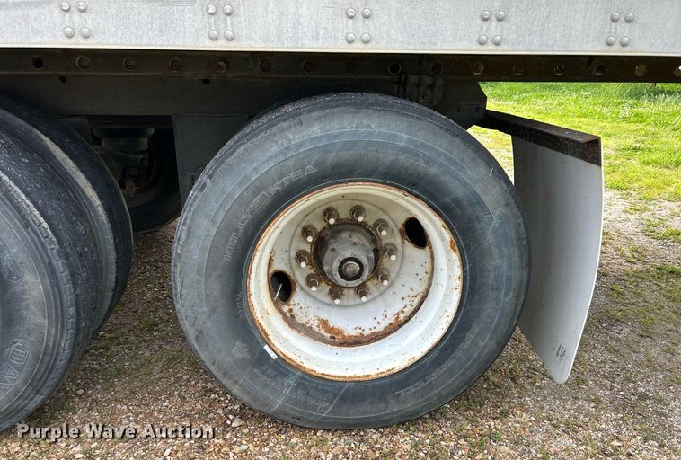 image for item EK8111 2005 Utility VS2DC dry van trailer