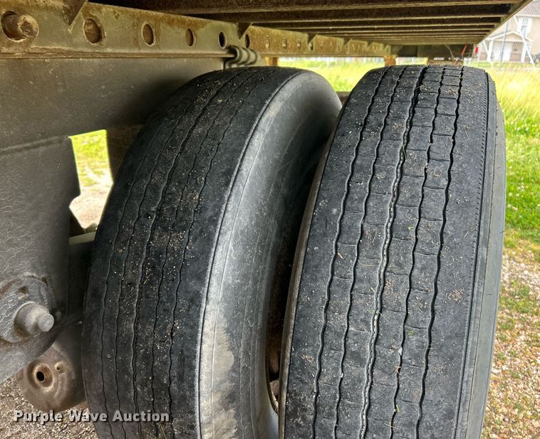 image for item EK8111 2005 Utility VS2DC dry van trailer