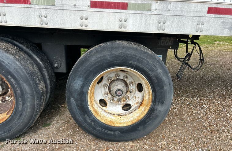 image for item EK8111 2005 Utility VS2DC dry van trailer