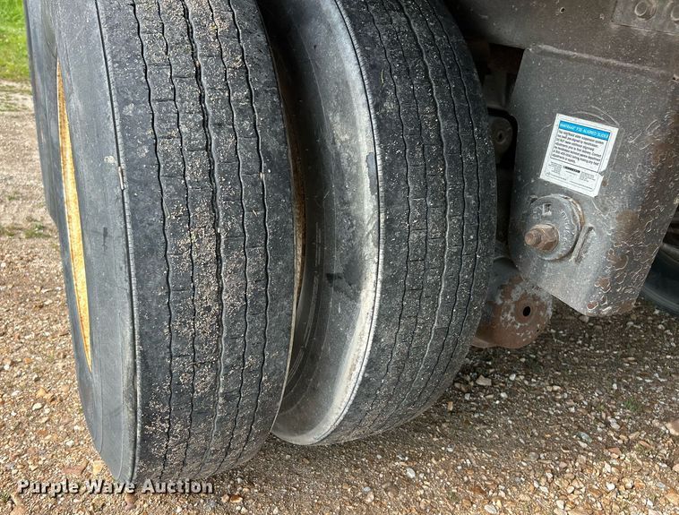 image for item EK8111 2005 Utility VS2DC dry van trailer