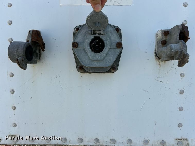 image for item EK8117 2007 Hyundai dry van trailer