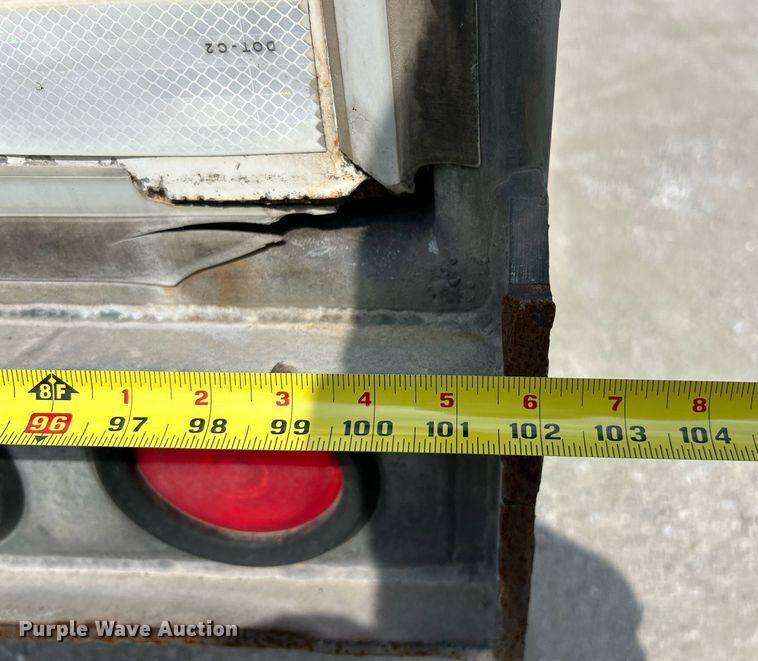 image for item EK8117 2007 Hyundai dry van trailer