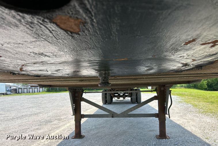 image for item EK8117 2007 Hyundai dry van trailer