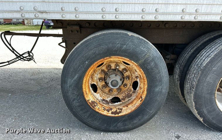 image for item EK8117 2007 Hyundai dry van trailer