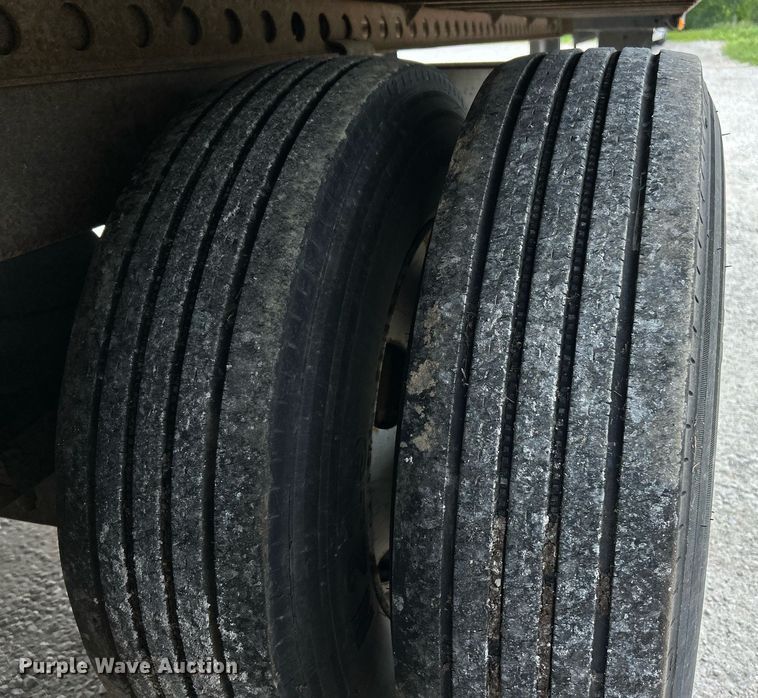 image for item EK8117 2007 Hyundai dry van trailer