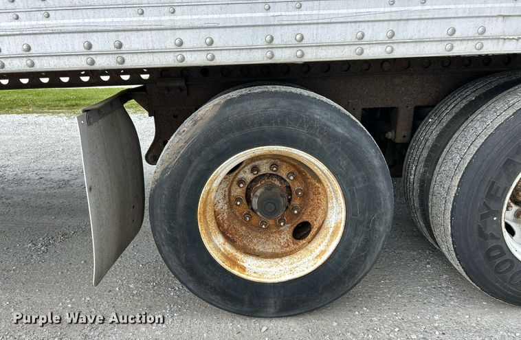 image for item EK8117 2007 Hyundai dry van trailer