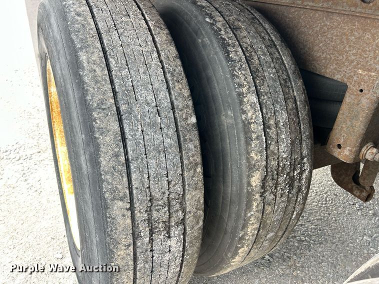 image for item EK8117 2007 Hyundai dry van trailer