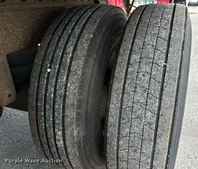 image for item EK8117 2007 Hyundai dry van trailer