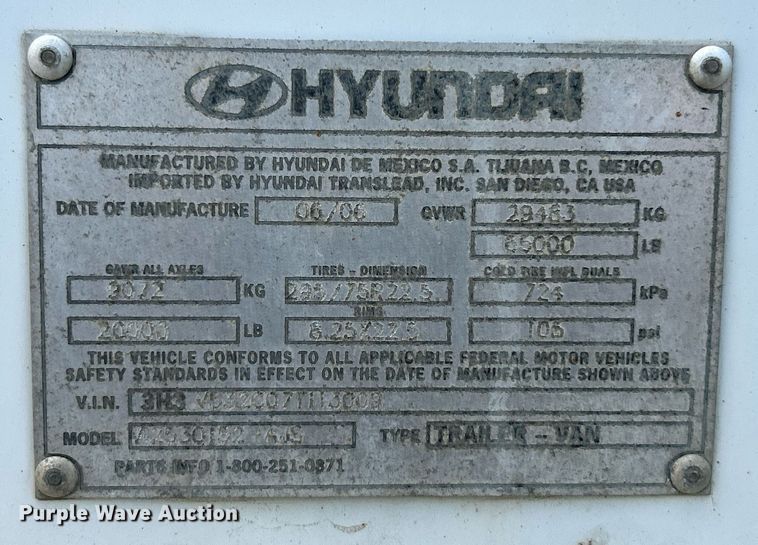 image for item EK8117 2007 Hyundai dry van trailer