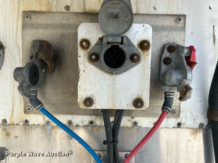 image for item EK8118 2011 Wabash refrigerated van trailer