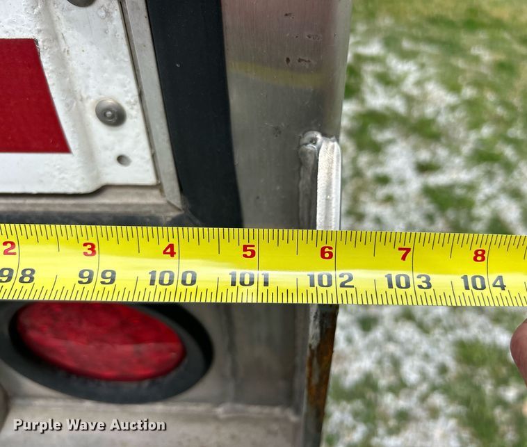 image for item EK8118 2011 Wabash refrigerated van trailer