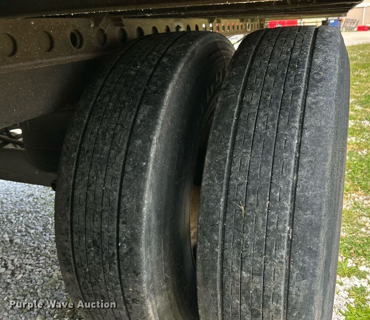 image for item EK8118 2011 Wabash refrigerated van trailer