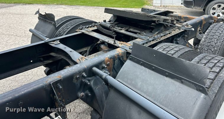 image for item EK8125 2010 Freightliner Cascadia semi truck