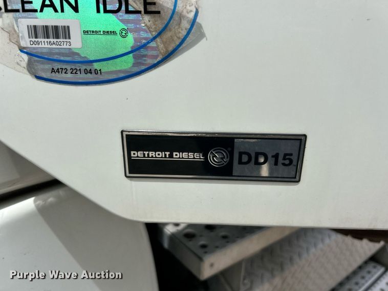 image for item EK8125 2010 Freightliner Cascadia semi truck