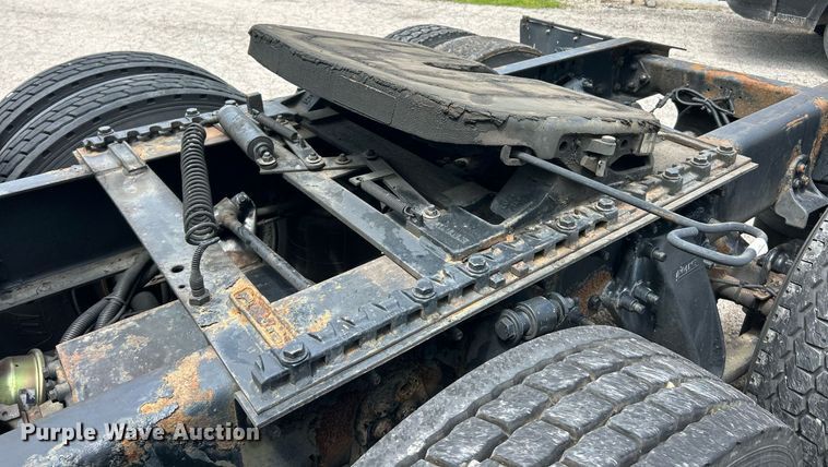 image for item EK8125 2010 Freightliner Cascadia semi truck