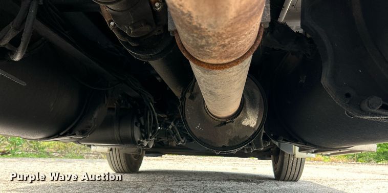 image for item EK8125 2010 Freightliner Cascadia semi truck