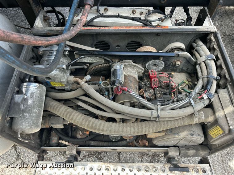 image for item EK8125 2010 Freightliner Cascadia semi truck