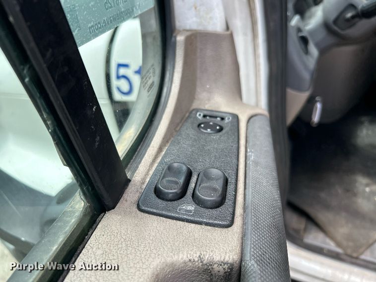 image for item EK8125 2010 Freightliner Cascadia semi truck