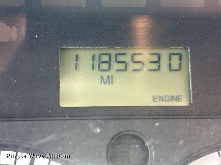 image for item EK8125 2010 Freightliner Cascadia semi truck