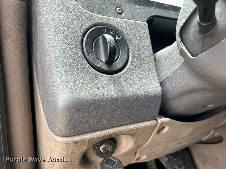 image for item EK8125 2010 Freightliner Cascadia semi truck