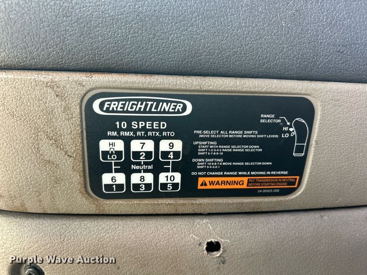 image for item EK8125 2010 Freightliner Cascadia semi truck