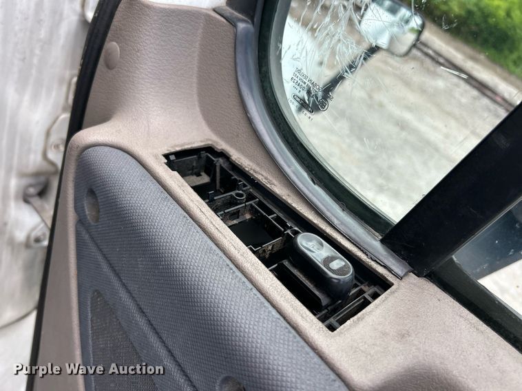 image for item EK8125 2010 Freightliner Cascadia semi truck