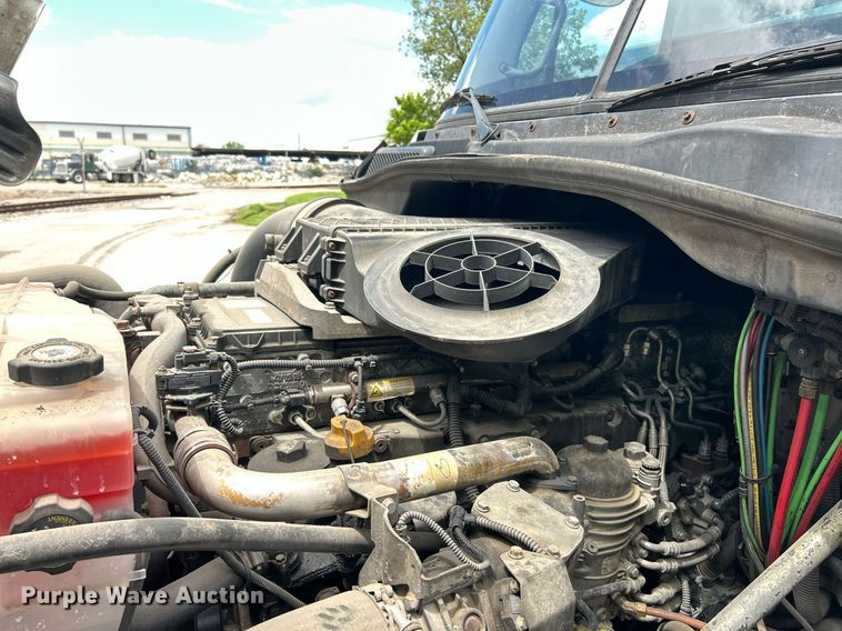 image for item EK8125 2010 Freightliner Cascadia semi truck