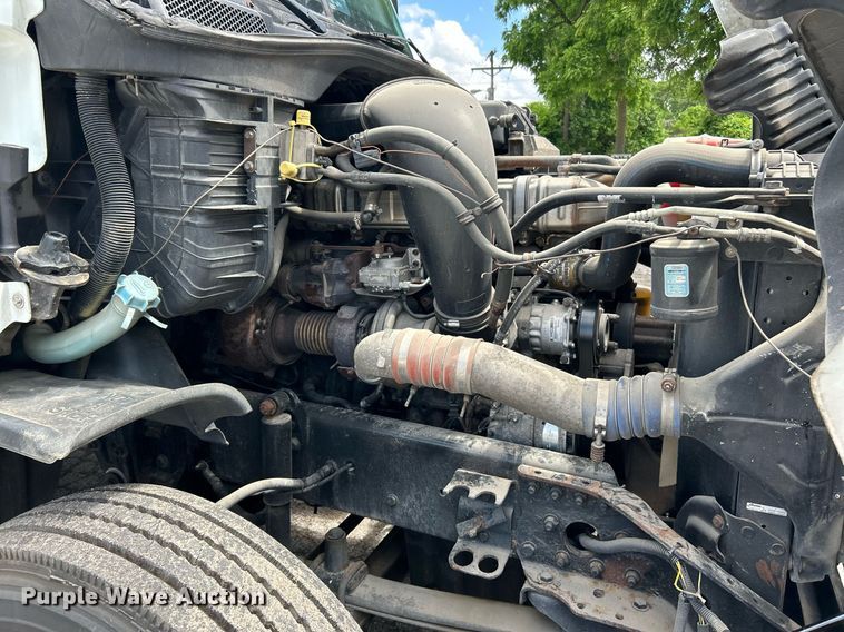 image for item EK8125 2010 Freightliner Cascadia semi truck