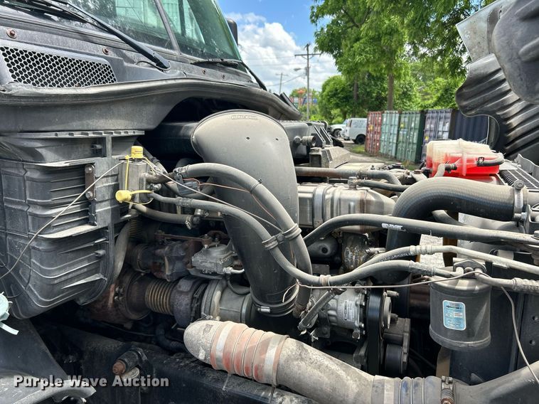 image for item EK8125 2010 Freightliner Cascadia semi truck