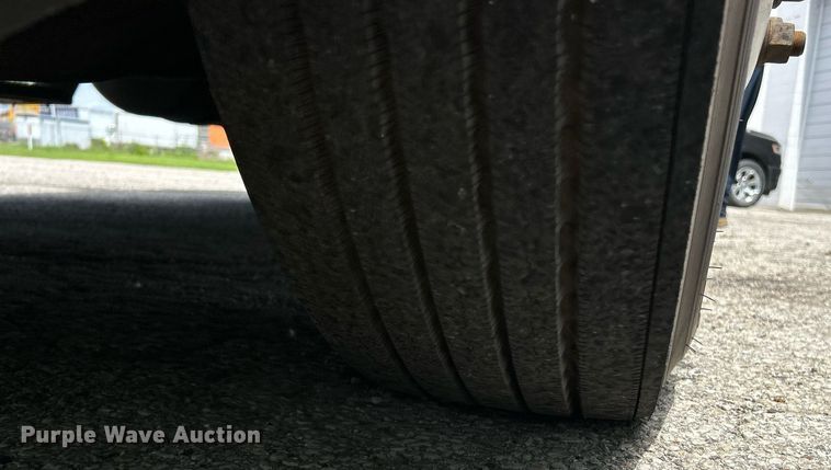 image for item EK8125 2010 Freightliner Cascadia semi truck