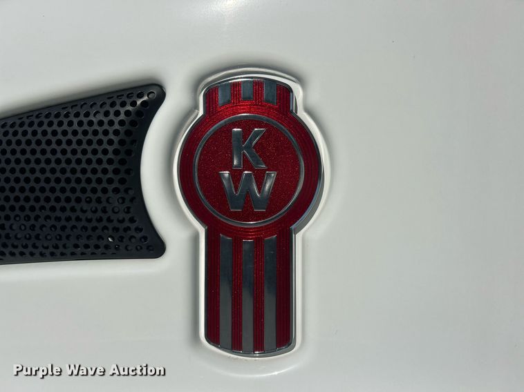 image for item EK8146 2015 Kenworth T370 truck cab and chassis