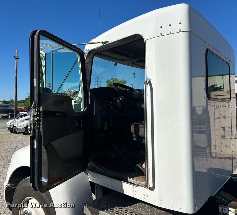 image for item EK8146 2015 Kenworth T370 truck cab and chassis