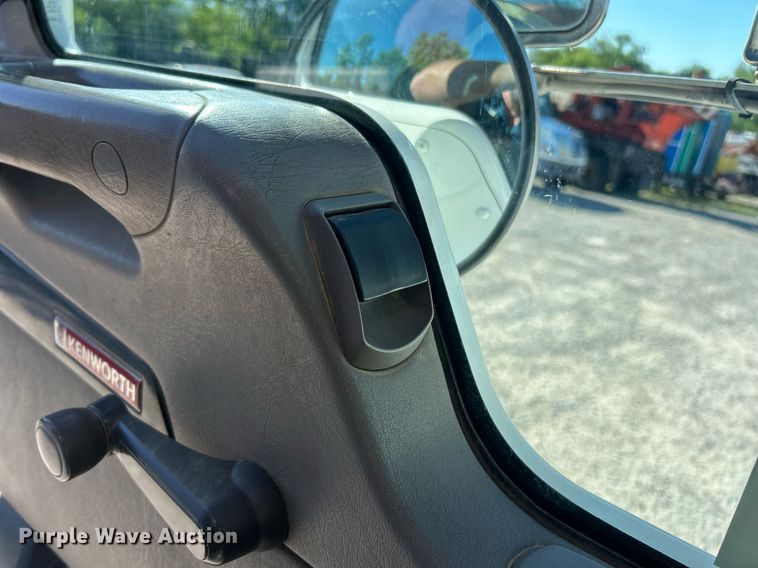 image for item EK8146 2015 Kenworth T370 truck cab and chassis