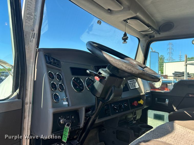 image for item EK8146 2015 Kenworth T370 truck cab and chassis