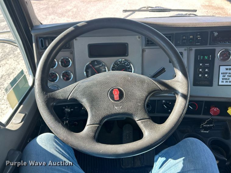 image for item EK8146 2015 Kenworth T370 truck cab and chassis