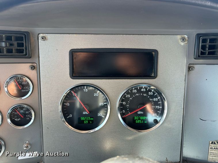 image for item EK8146 2015 Kenworth T370 truck cab and chassis