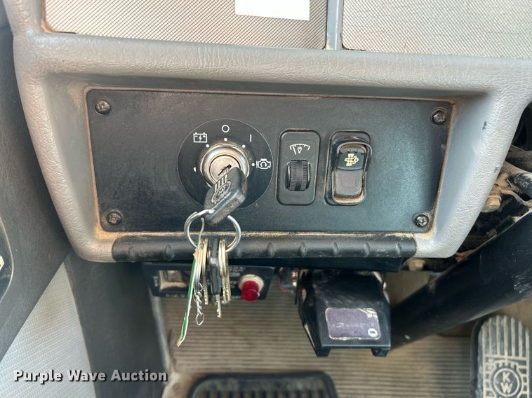 image for item EK8146 2015 Kenworth T370 truck cab and chassis