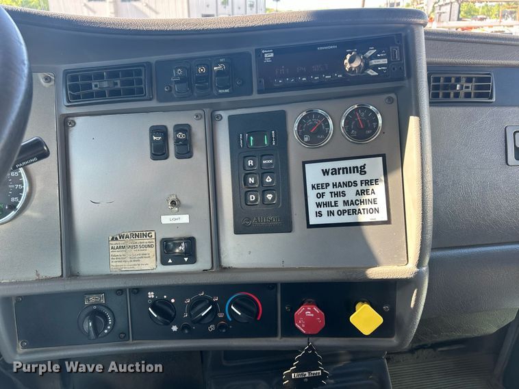 image for item EK8146 2015 Kenworth T370 truck cab and chassis