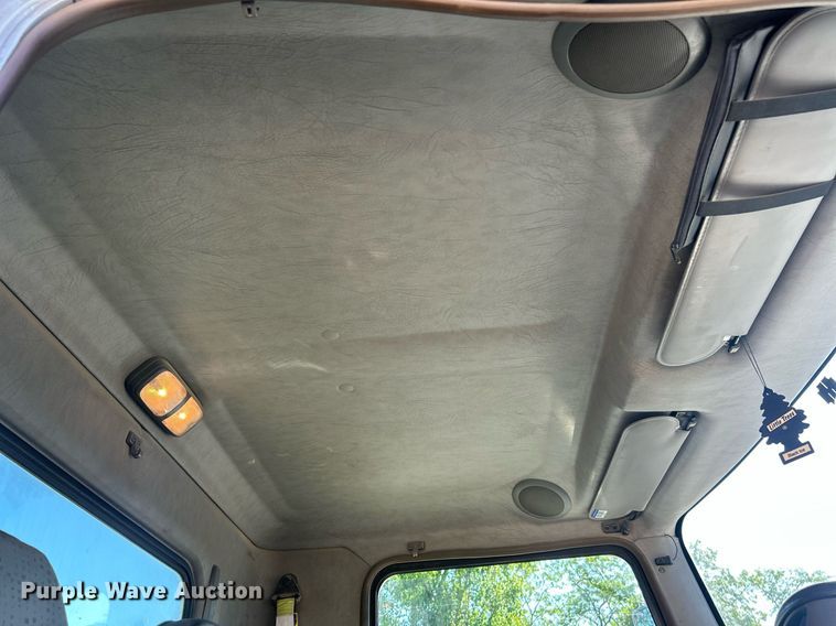 image for item EK8146 2015 Kenworth T370 truck cab and chassis