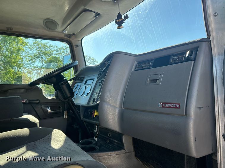 image for item EK8146 2015 Kenworth T370 truck cab and chassis