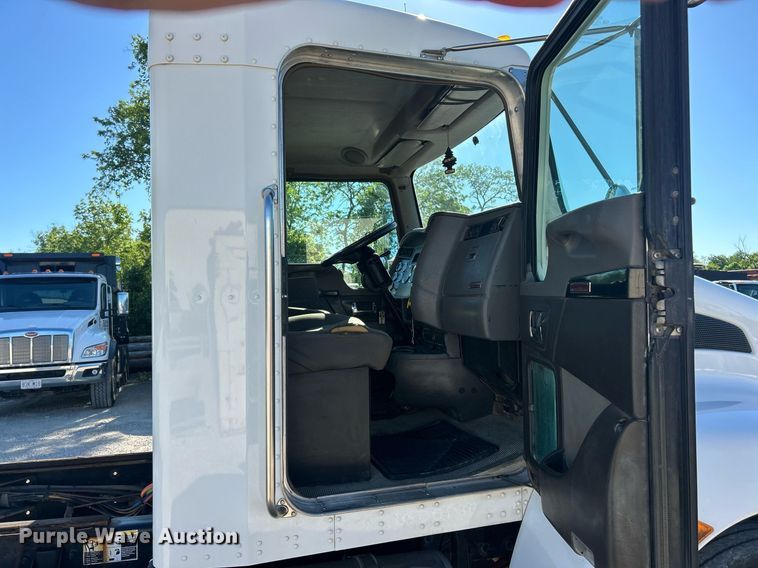 image for item EK8146 2015 Kenworth T370 truck cab and chassis