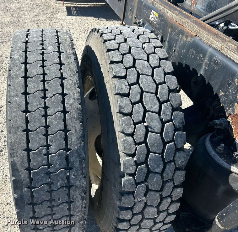 image for item EK8146 2015 Kenworth T370 truck cab and chassis