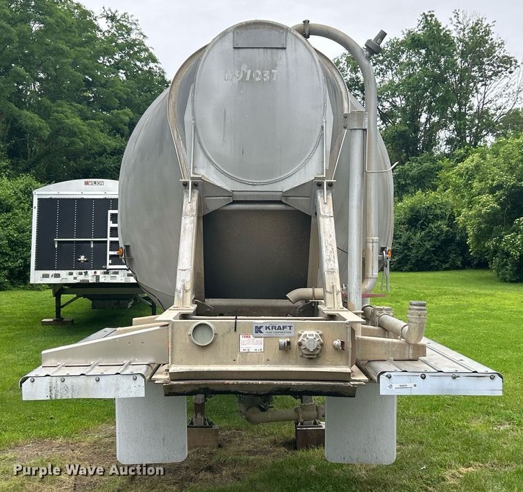 image for item EK8161 1989 Heil pneumatic dry bulk trailer