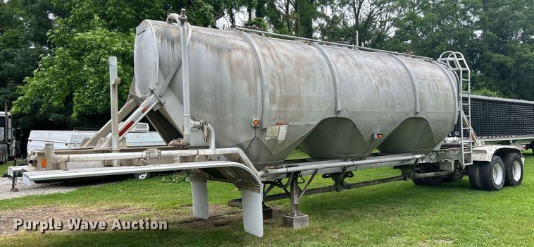 image for item EK8161 1989 Heil pneumatic dry bulk trailer