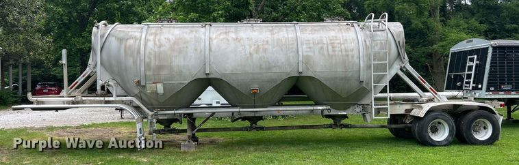 image for item EK8161 1989 Heil pneumatic dry bulk trailer